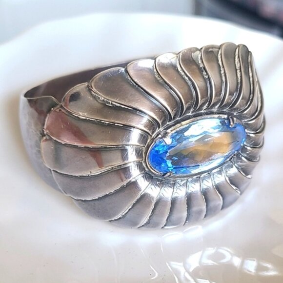 Vintage Hammered Metal Silver Huge Chunky Blue Oval Crystal Bangle Bracelet - Picture 1 of 10